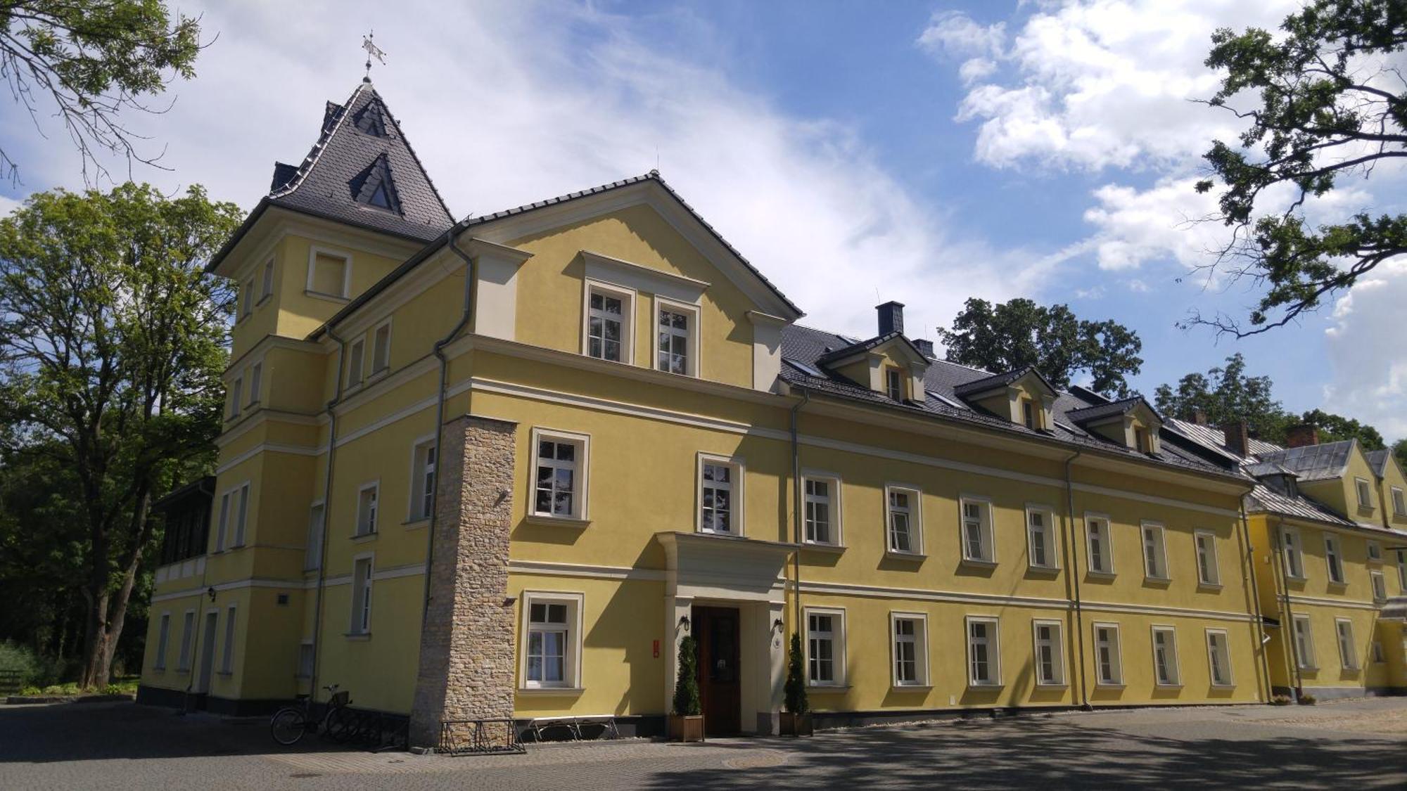 Palac Lucja Bb Zakrzów Eksteriør bilde