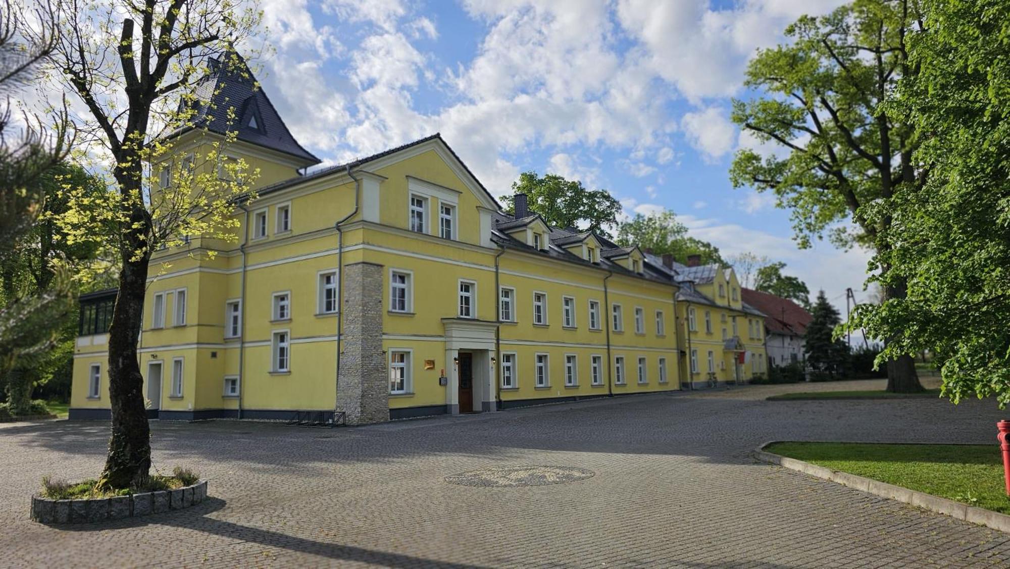 Palac Lucja Bb Zakrzów Eksteriør bilde